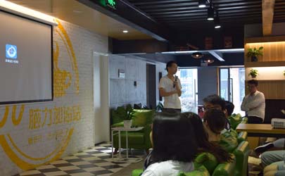 青年說：我為設計狂